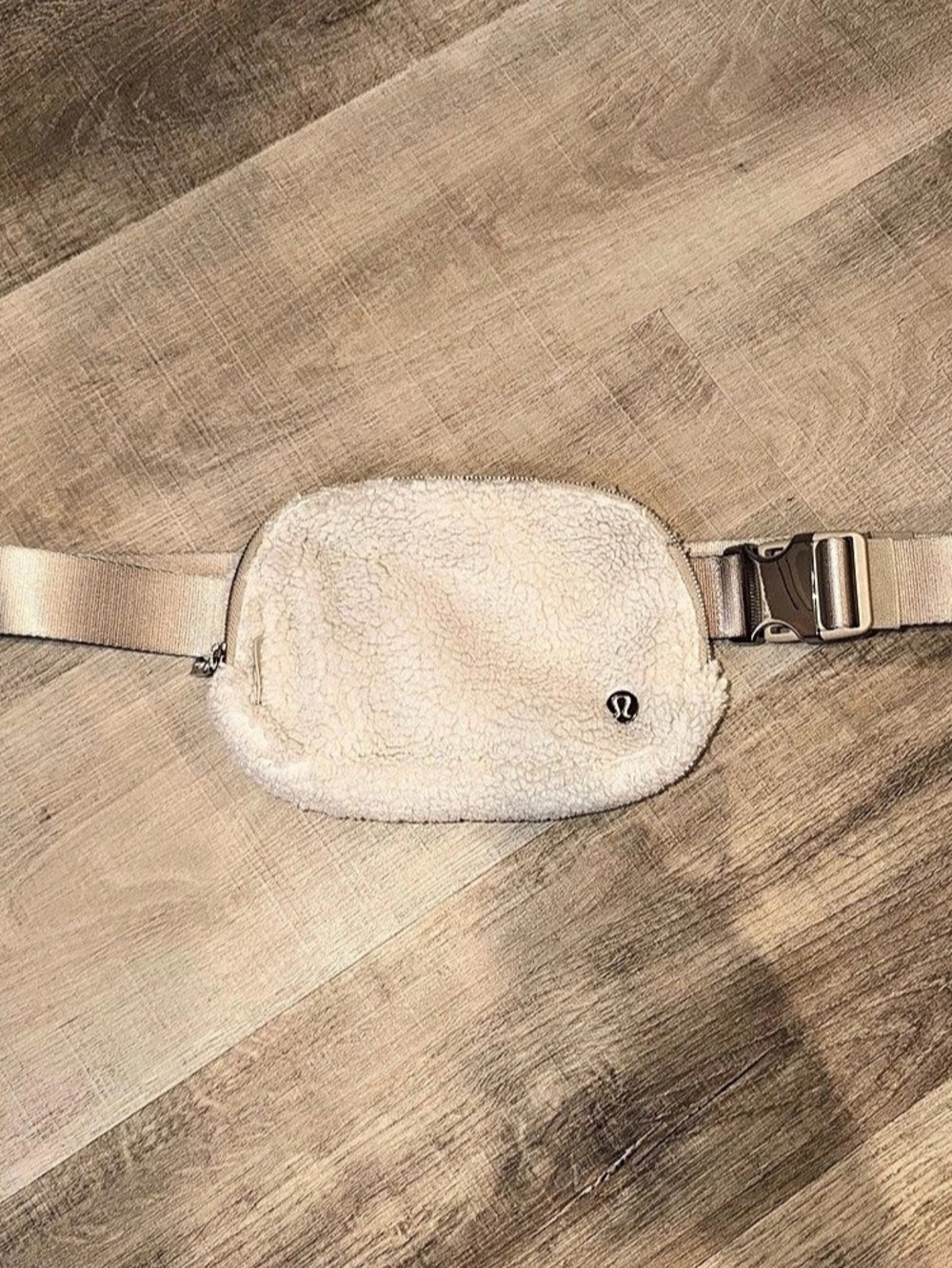 lululemon Everywhere Belt Bag *Fleece Crossbody in Beige